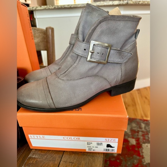 Miz Mooz Shoes - New Women’s Miz Mooz Gray Leather Ankle Boots, Size 41 (10)